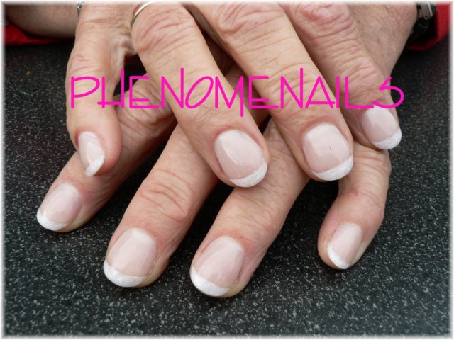 witfrenchmanicurerond1.jpg